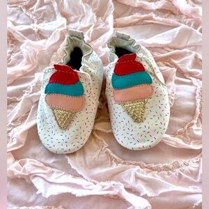 Robeez ice cream shoes NWOT